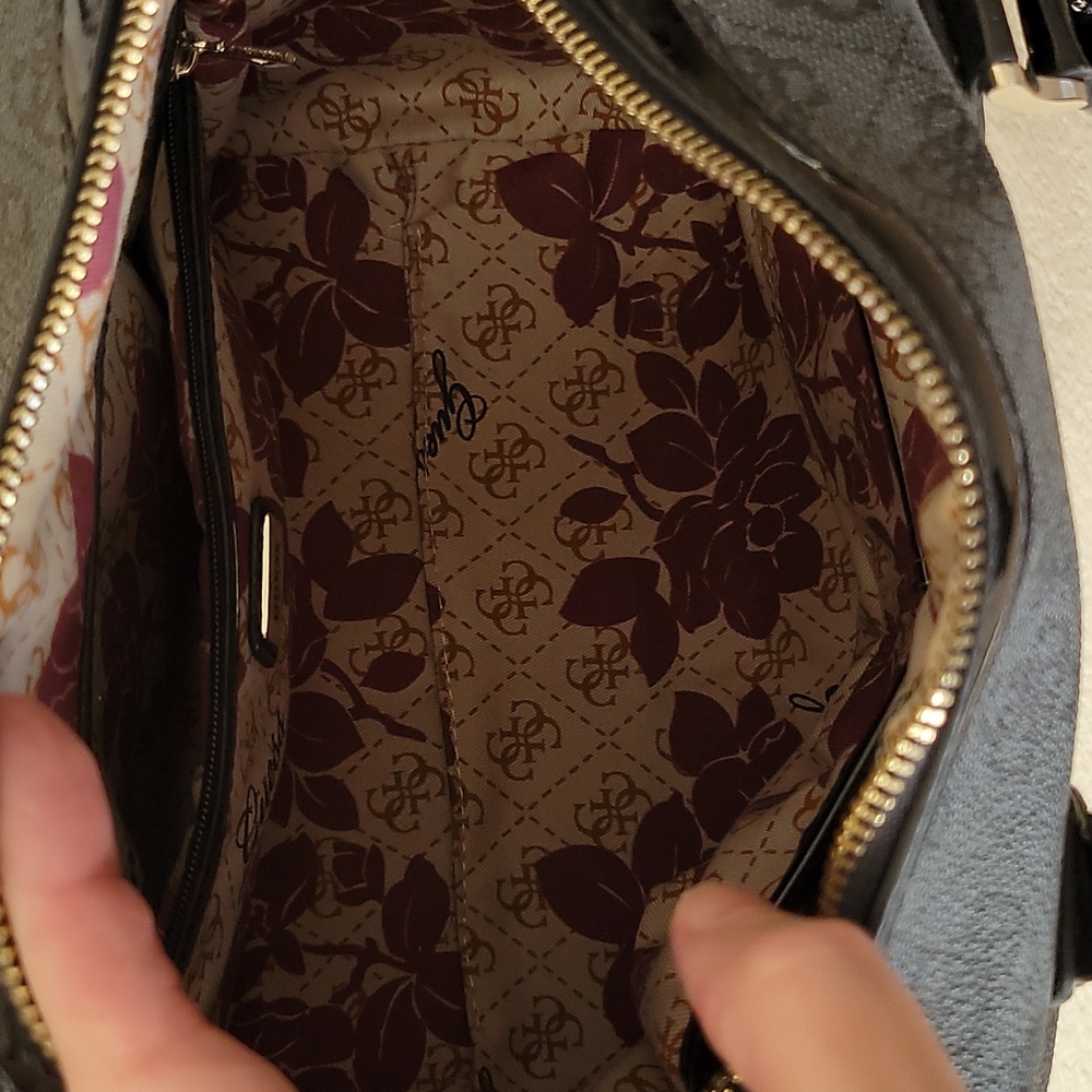 Guess Purse - Picture 5 of 5